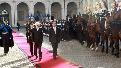 国家主席陈大光同意大利总统塞尔焦•马塔雷拉举行会谈