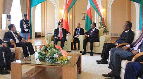 越南国家主席陈大光与马达加斯加总统举行会谈