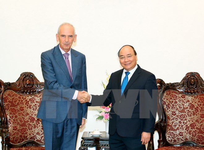 阮春福总理会见塞尔维亚驻越南大使