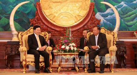 政府副总理兼外交部长范平明对老挝进行正式访问