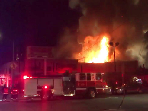 美国奥克兰市火灾致死至少9人  数十人生死不明