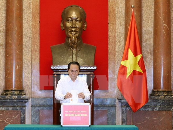 越共中央和国家主席办公室向灾民捐款