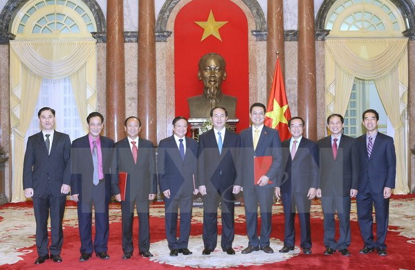 国家主席向新任驻外大使授予任命书