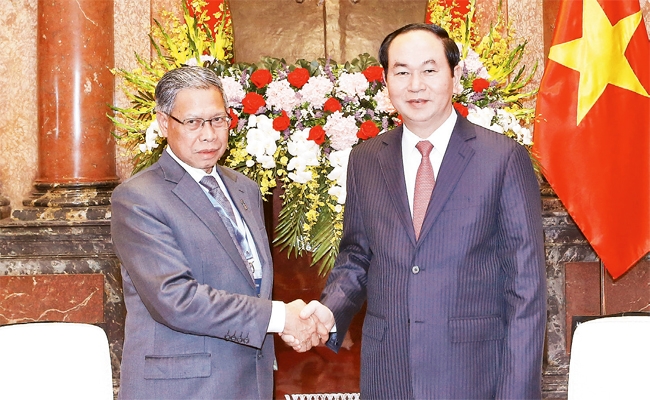 国家主席陈大光会见马来西亚国际贸易和工业部长