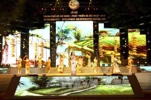 2016年“胡志明市：融入国际社会与发展”文化节精彩开幕