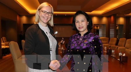 国会主席阮氏金银会见芬兰议会议长玛利亚•洛赫拉