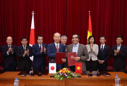 越日企业富有加强投资合作的机遇