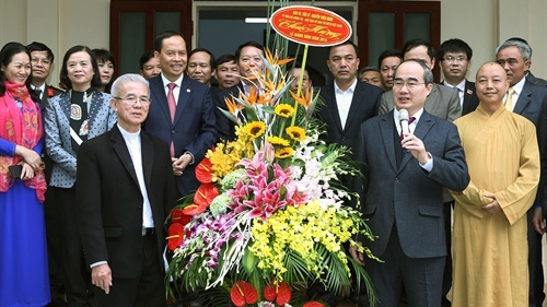 越南祖国阵线中央委员会主席阮善仁开展圣诞节走访活动