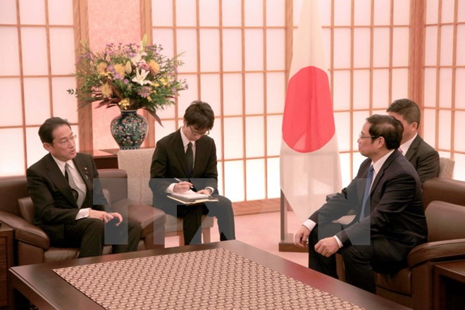 日本首相安倍晋三会见越共中央组织部部长范明政