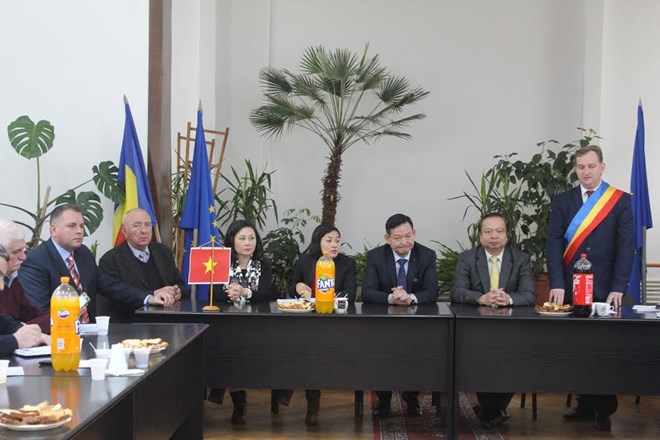 呼吁罗马尼亚企业赴越投资