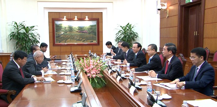 越共中央办公厅和柬埔寨人民党中央办公厅领导举行会谈