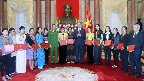 国家主席陈大光会见禁毒工作先进集体和个人