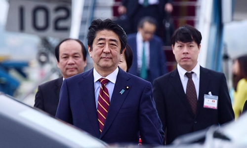 日本首相安倍今日正式访越