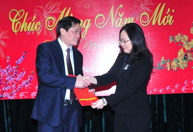 陈尹进同志被任命为《越南共产党电子报》总编辑
