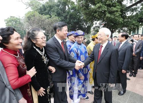 阮富仲总书记向河内市市委、政府和市民拜年