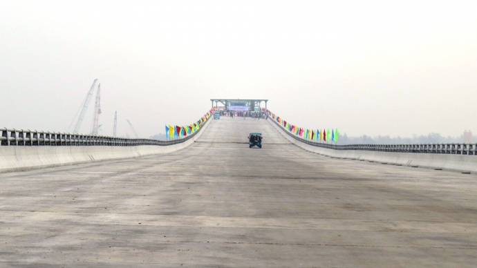 越南东南亚最长跨海大桥合龙