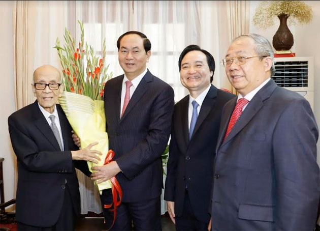 越南国家主席陈大光向河内首都模范知识分子拜年