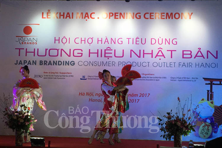 首届日本消费品展销会在河内市举行