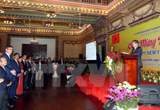 胡志明市领导会见各国驻胡志明市代表机构代表