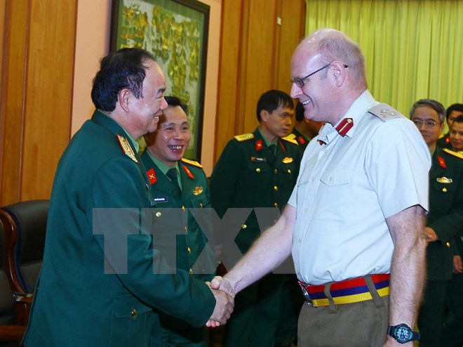 英国皇家军医部队代表团对越南进行访问