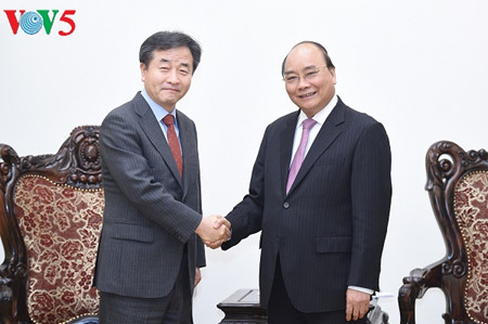 政府总理阮春福会见韩联社社长朴鲁晃
