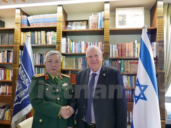 越南国防部副部长阮志咏拜会以色列总统鲁文•里夫林