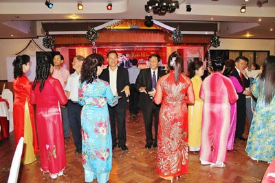 旅居老挝川圹省越南人喜迎2017丁酉年新春