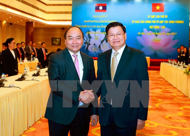 越老签署4份重要合作文件