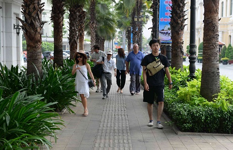 胡志明市市委颁发有关维护都市秩序的指示