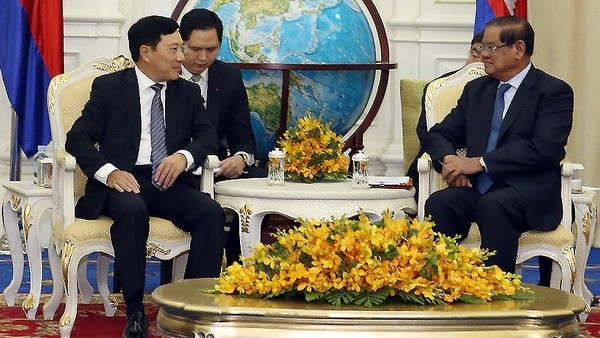 政府副总理兼外长范平明会见柬埔寨副首相韶肯