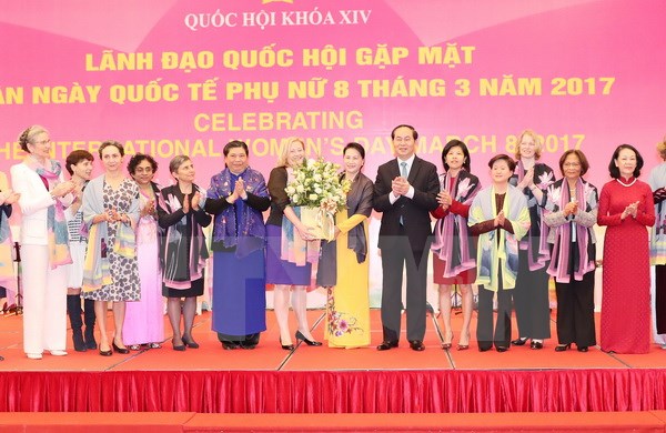 国会领导会见各国和国际组织驻越南代表机构女性大使和首席代表