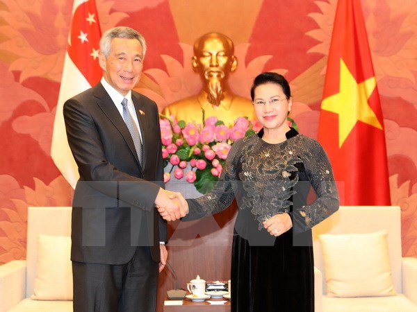 国会主席阮氏金银会见新加坡总理李显龙