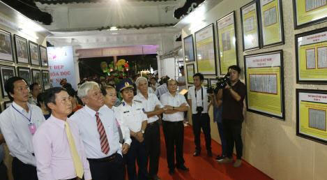 “黄沙、长沙归属越南：历史证据和法律依据”资料图片展在同塔省高领市开展