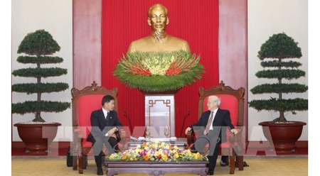 越共中央总书记阮富仲会见老挝万象市委书记兼市长