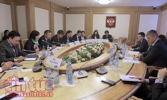 越南国会对外委员会代表团访问俄罗斯