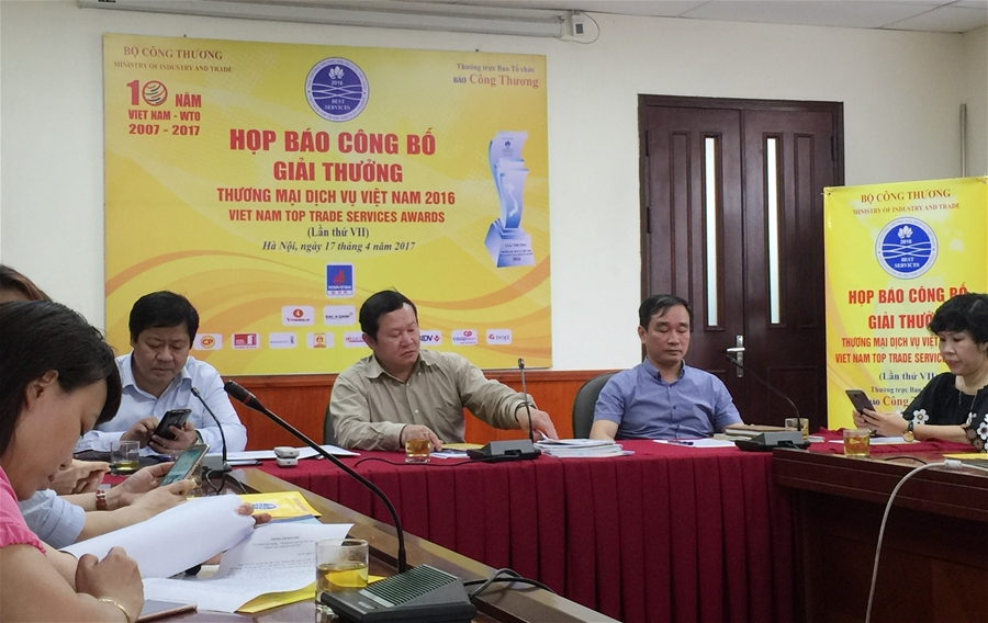 百余家企业荣获“2016年越南最佳贸易服务企业”奖