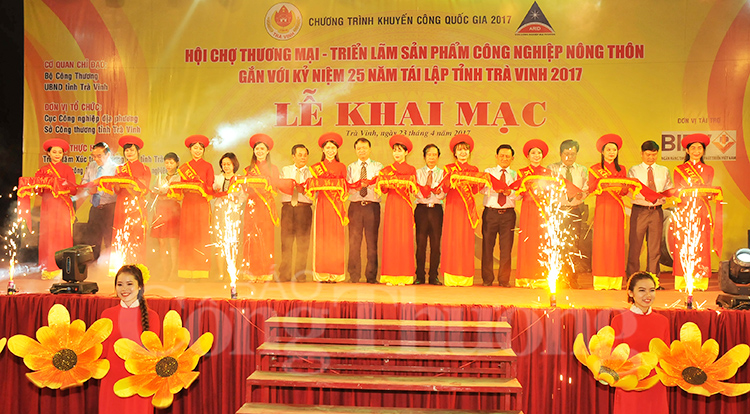 茶荣省农村工业产品展正式开展