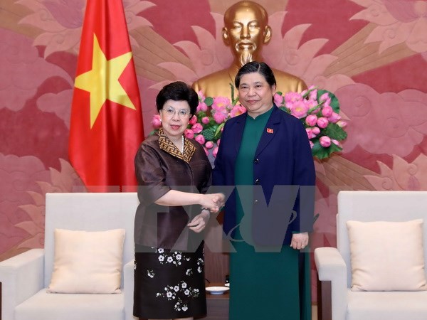 越南国会常务副主席丛氏放会见世界卫生组织总干事陈冯富珍
