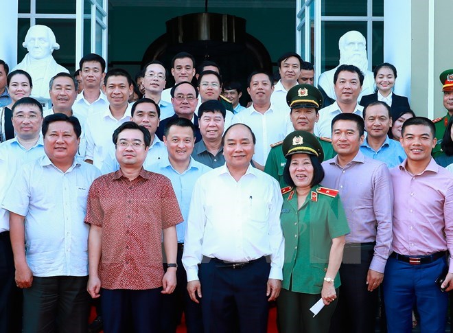 政府总理阮春福与驻富国岛投资商举行工作会谈