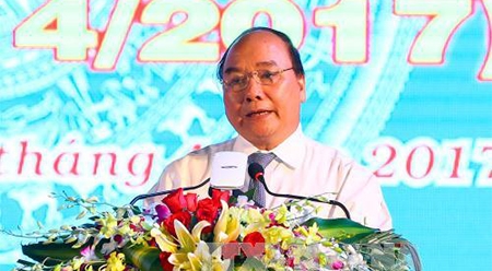政府总理阮春福出席朔庄省重建25周年纪念典礼