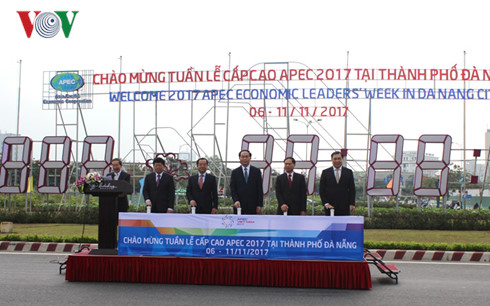 国家主席陈大光按钮启动庆祝2017APEC年倒计表
