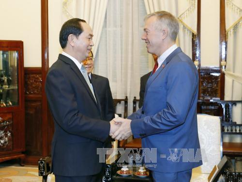 越南国家主席陈大光会见美国驻越南大使特德•奥修斯