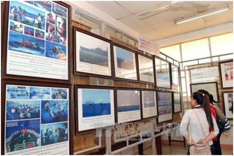 黄沙和长沙归属越南资料图片展在庆和省举行