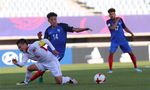 世青赛综述：越南队10人0比4不敌法国