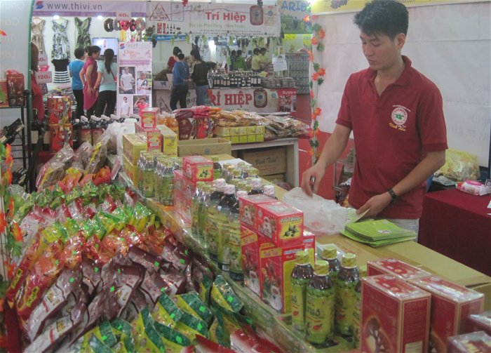 100多家胡志明市企业在槟枷省推介产品