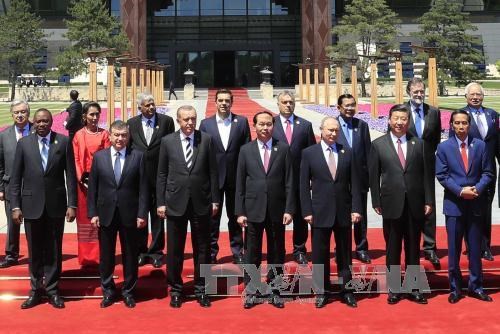 国家主席陈大光出席“一带一路”论坛领导人圆桌峰会