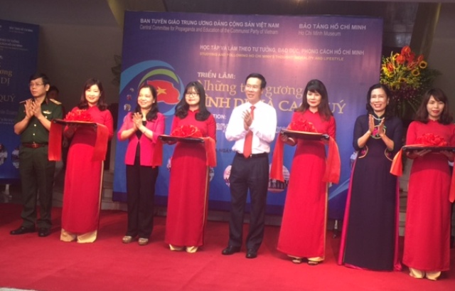 “朴素而高贵的榜样”展览在河内开展
