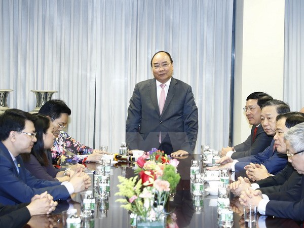 越南政府总理阮春福探访越南常驻联合国代表团