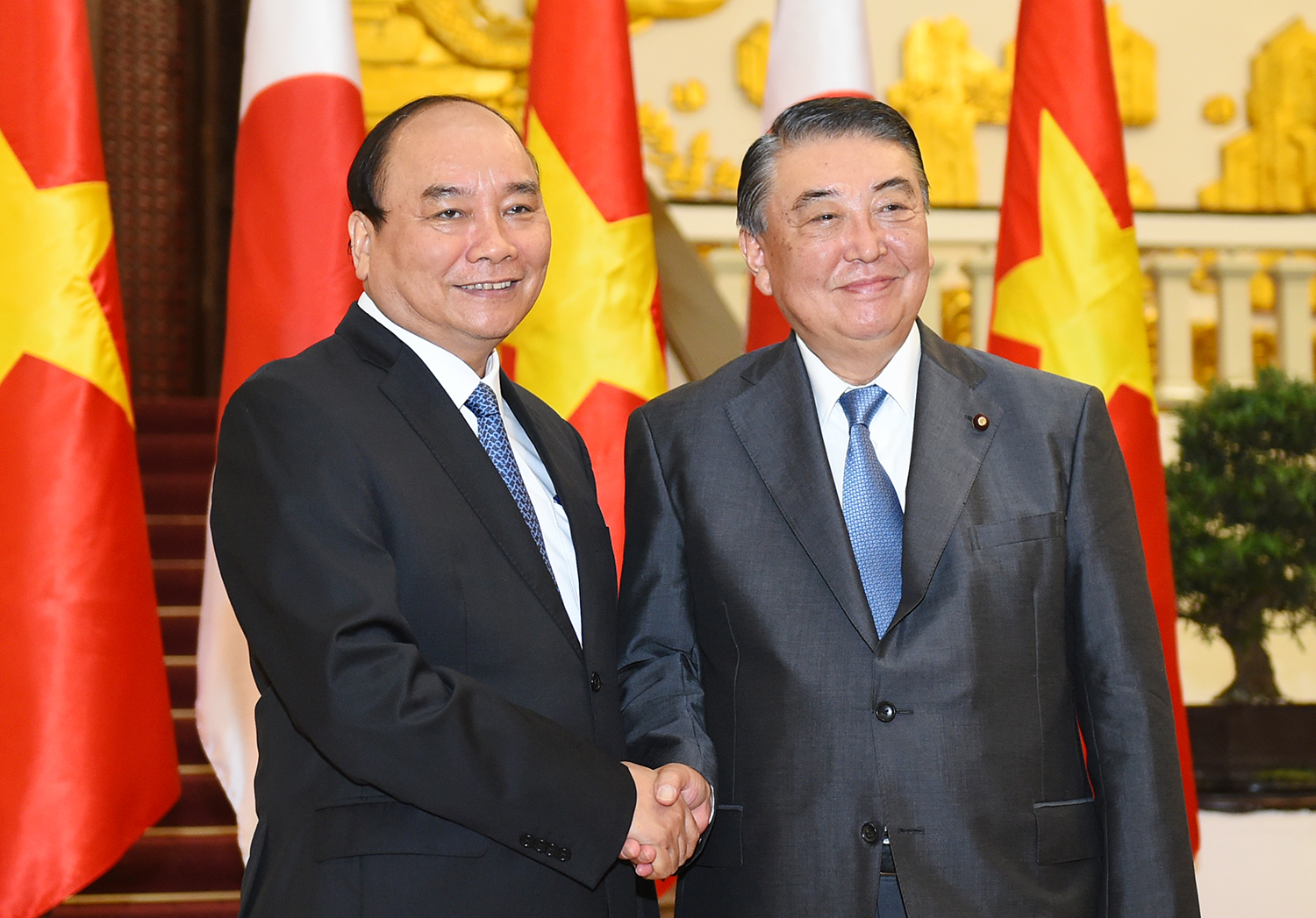 政府总理阮春福接见日本国会众议院议长大岛理森