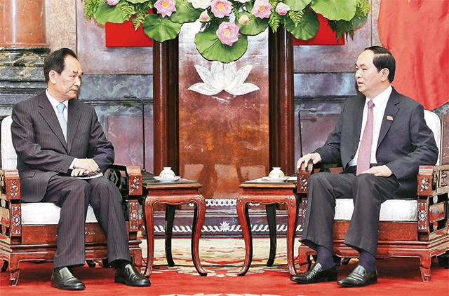 国家主席陈大光会见新华社社长蔡名照